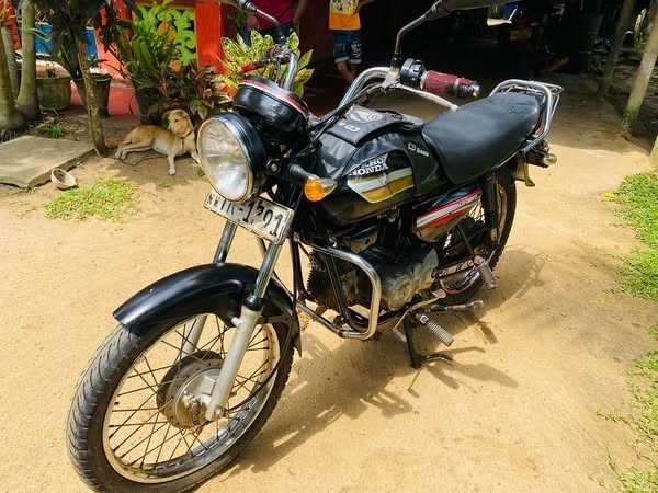 hero-honda-cd-dawn-big-1