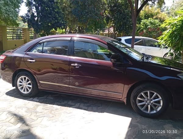 toyota-premio-g-superior-big-2