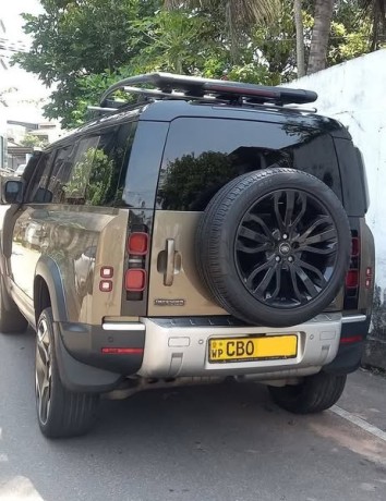 2021-land-rover-defender-first-edition-big-1