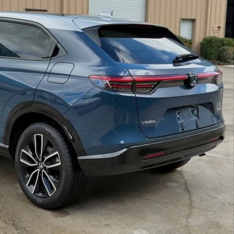 2024-honda-vezel-play-edition-in-stunning-blue-big-1