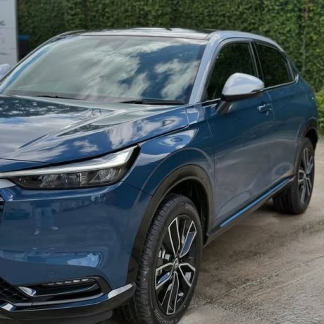 2024-honda-vezel-play-edition-in-stunning-blue-big-2