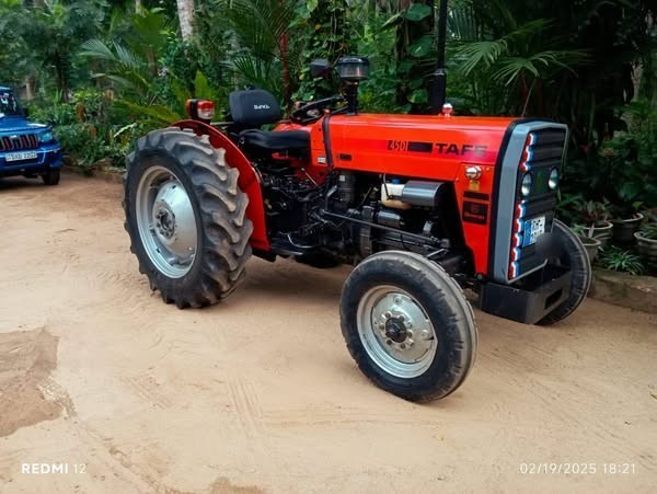tafe-tractor-big-3