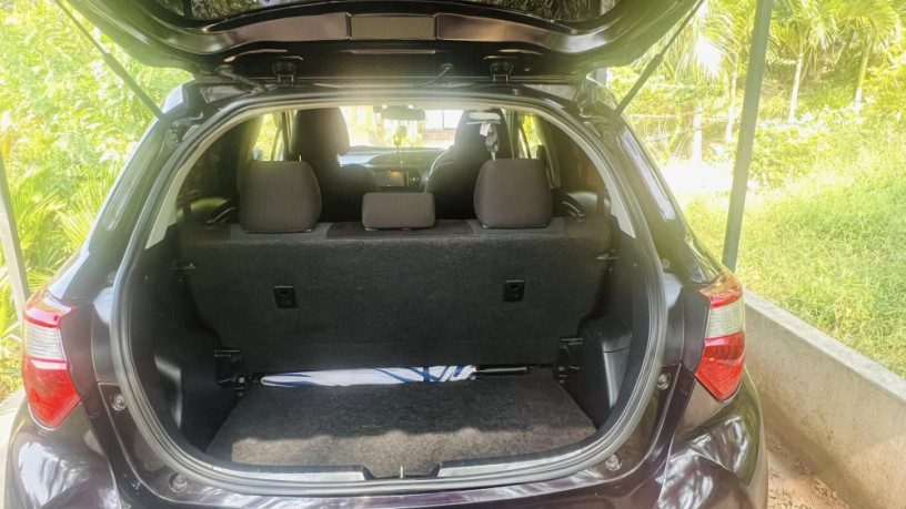 toyota-vitz-big-5