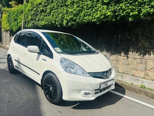 honda-fit-gp1-10th-anniversary-limited-edition-big-0