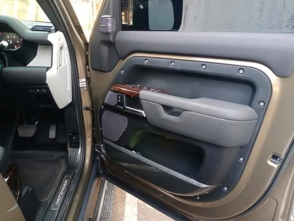 2021-land-rover-defender-first-edition-big-3