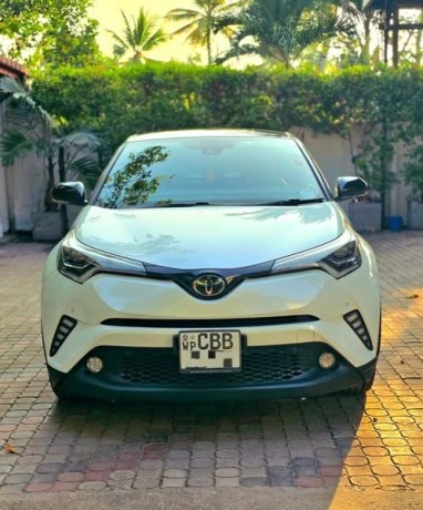 toyota-chr-2018-big-0