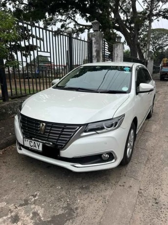 toyota-premio-g-superior-big-1