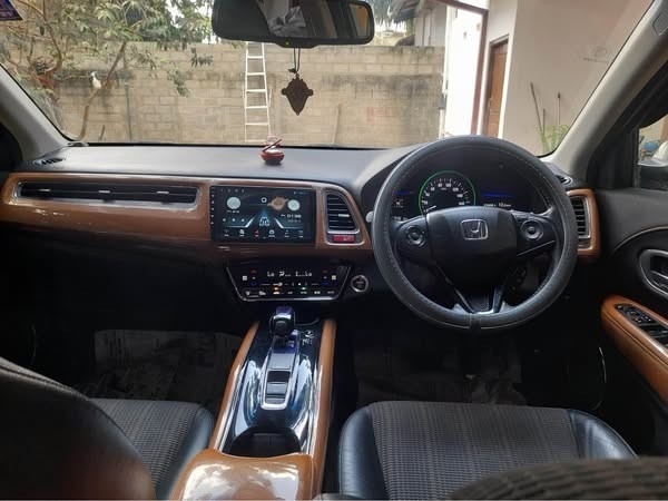 honda-vezel-z-grade-big-2