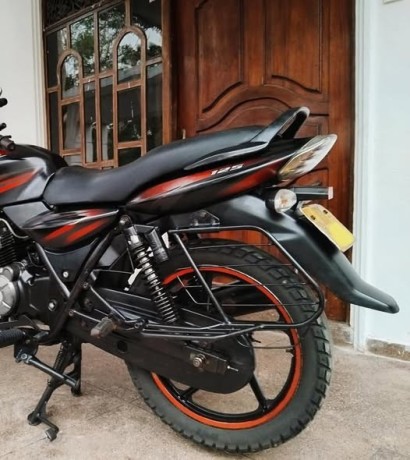 bajaj-discover-125cc-is-a-super-big-2