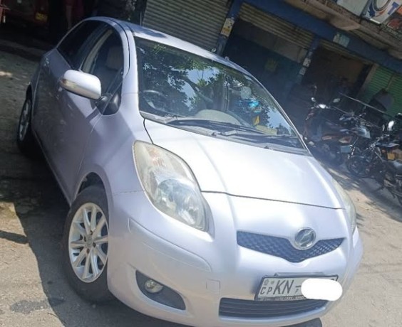 toyota-vitz-u-grade-big-0