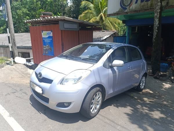 toyota-vitz-u-grade-big-3