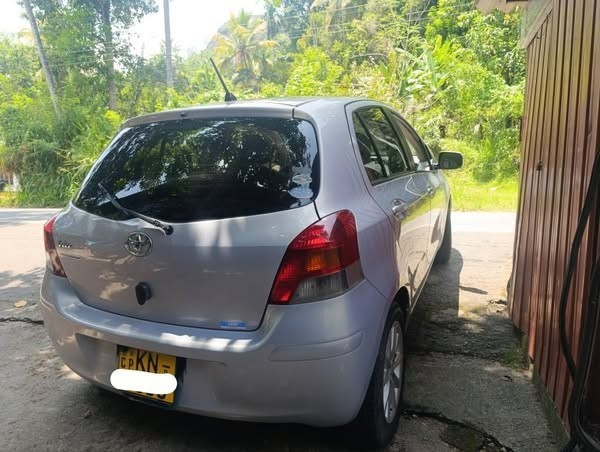 toyota-vitz-u-grade-big-1