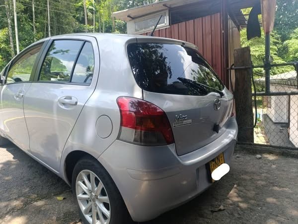 toyota-vitz-u-grade-big-2