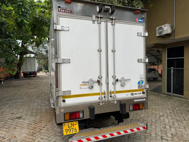 izusu-freezer-truck-big-5