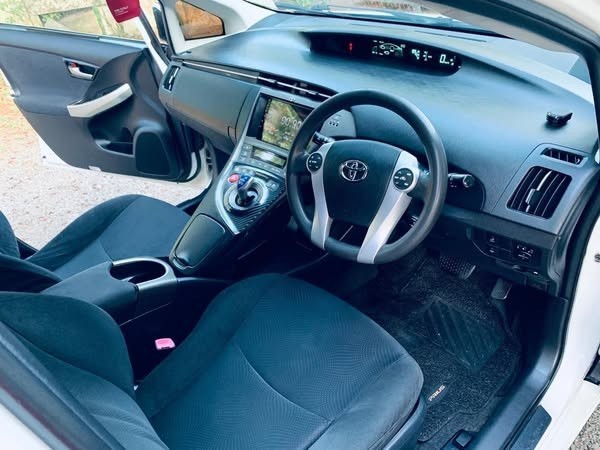 toyota-prius-s-big-2