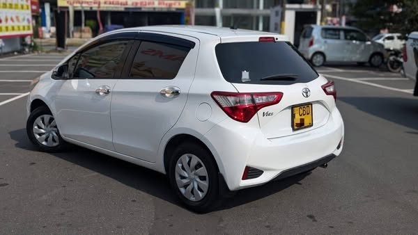 toyota-vitz-big-4