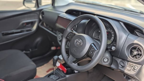 toyota-vitz-big-3