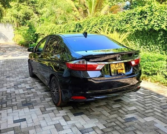 honda-grace-ex-2015-big-0