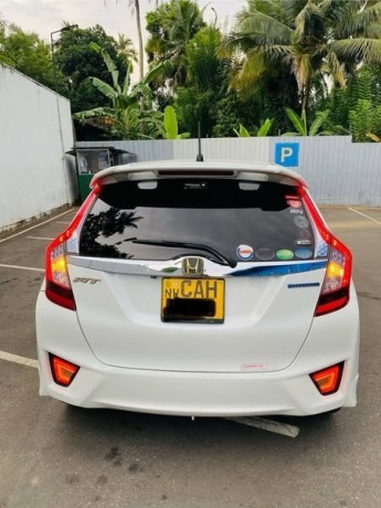 for-sale-honda-fit-gp5-s-grade-big-1