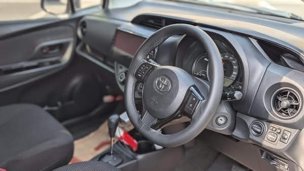 toyota-vitz-big-3