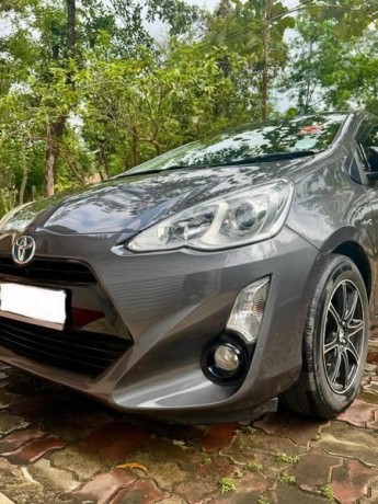 toyota-aqua-s-limited-big-0