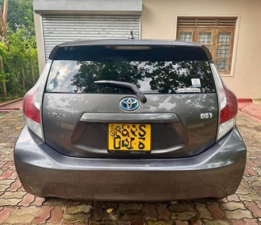 toyota-aqua-s-limited-big-3