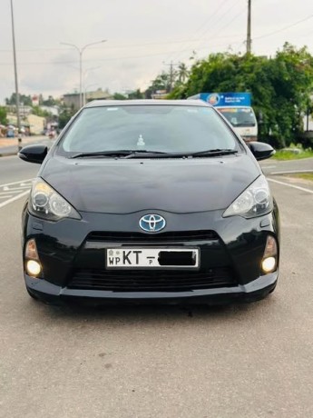 toyota-aqua-g-2012-big-0