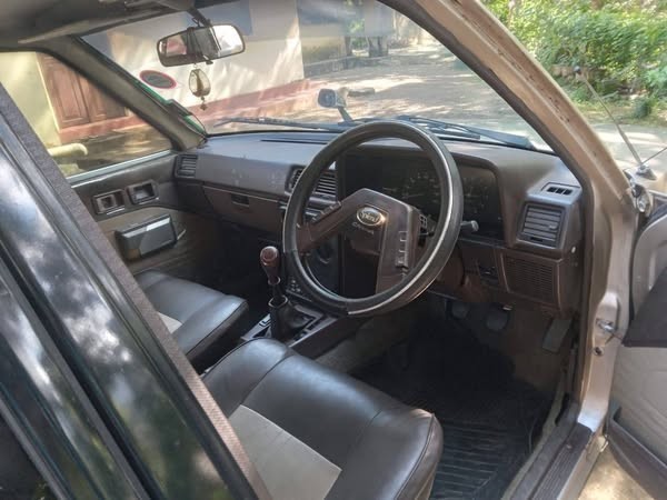 toyota-carina-aa60-big-4