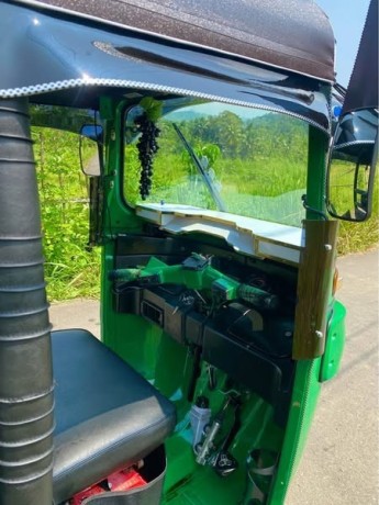 bajaj-re-4-stoke-big-3