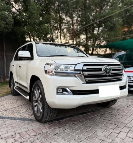 toyota-land-cruser-v8-big-0