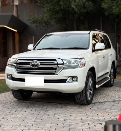 toyota-land-cruser-v8-big-1