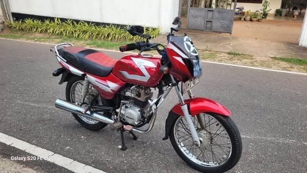 bajaj-ct-100-big-1