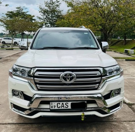 toyota-land-cruiser-v8-zx-big-0