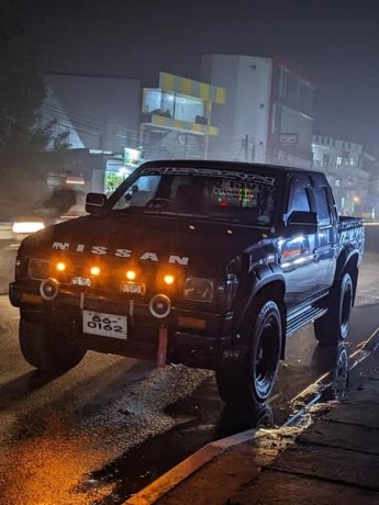 nissan-d21-big-0