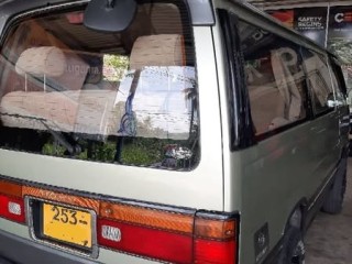 nissan-caravan