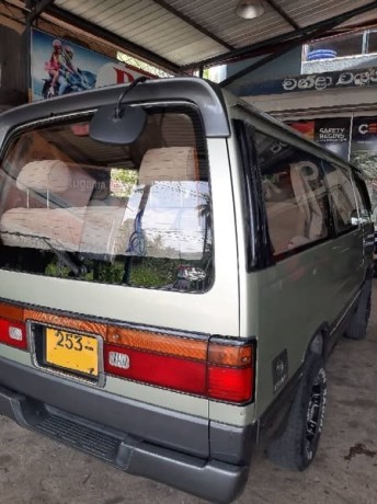 nissan-caravan-big-0