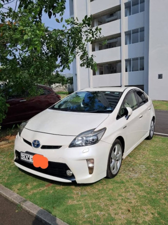toyota-prius-s-touring-big-1