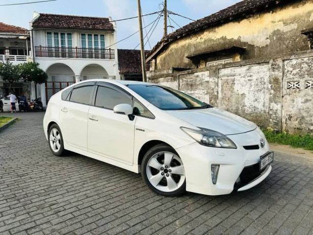 toyota-prius-s-touring-big-0
