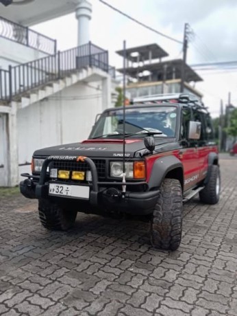 isuzu-trooper-jeep-big-1