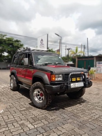 isuzu-trooper-jeep-big-0