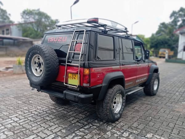 isuzu-trooper-jeep-big-2