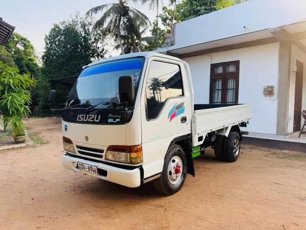 isuzu-elf-105-lorry-big-1