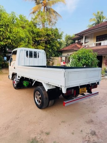 isuzu-elf-105-lorry-big-3