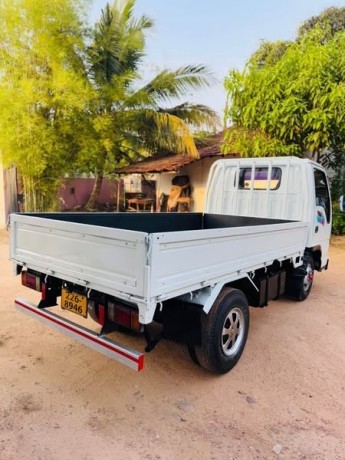 isuzu-elf-105-lorry-big-4
