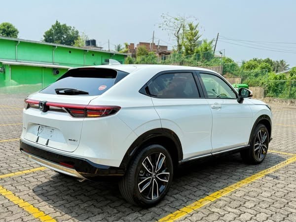 honda-vezel-z-grade-2024-brand-new-unregisterd-big-2