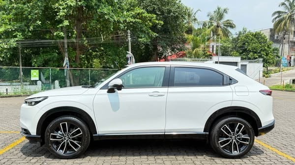 honda-vezel-z-grade-2024-brand-new-unregisterd-big-3