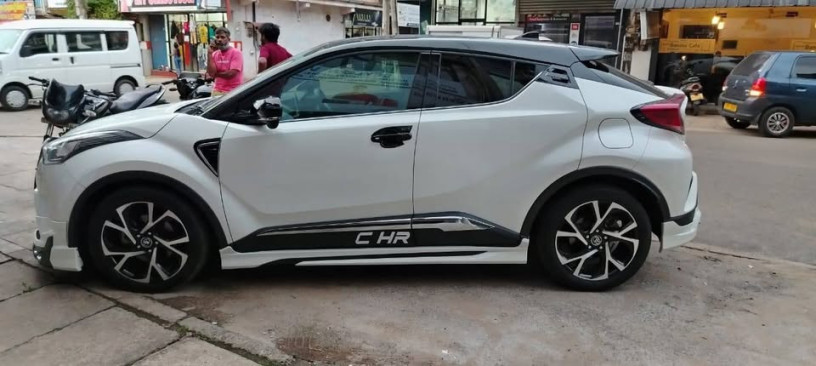 toyota-c-hr-ngx-10-big-2