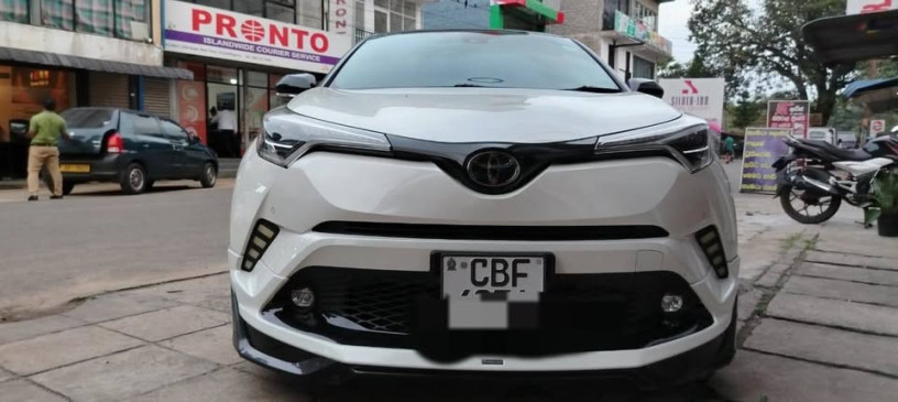 toyota-c-hr-ngx-10-big-0