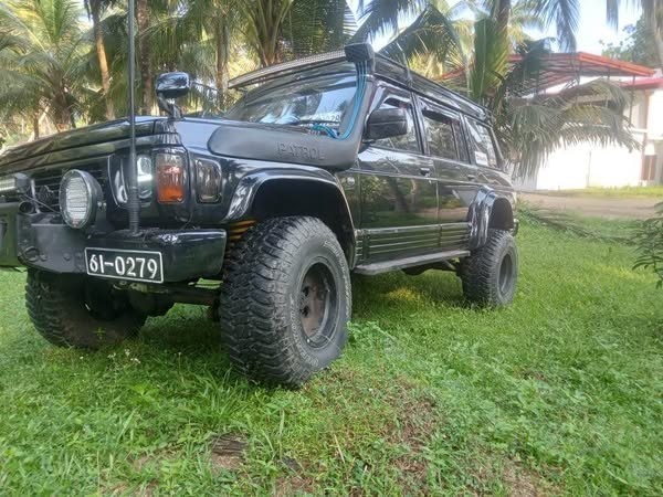 nissan-patrol-t60-big-1