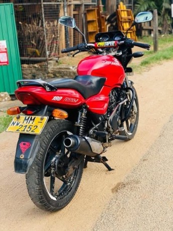 bajaj-pulsar-180-big-1